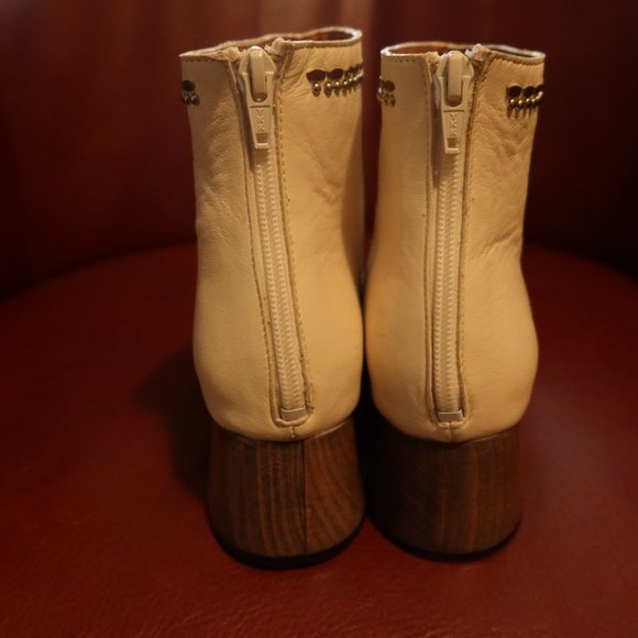 $645 Calleen Cordero Boots off-white/cream leather w brass and nickel studs 7 - Picture 10 of 16